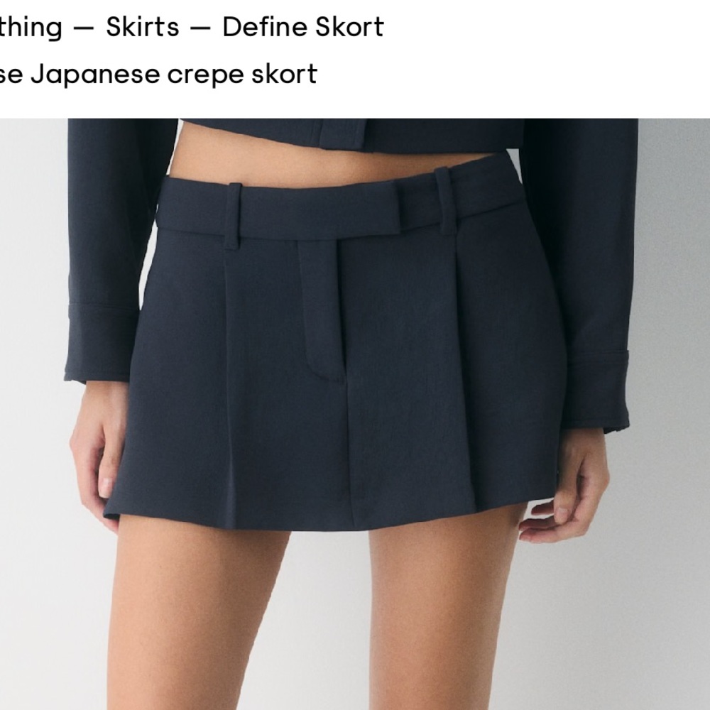 NWOT Aritzia Wilfred Define Low Rise Mini Skort in Black